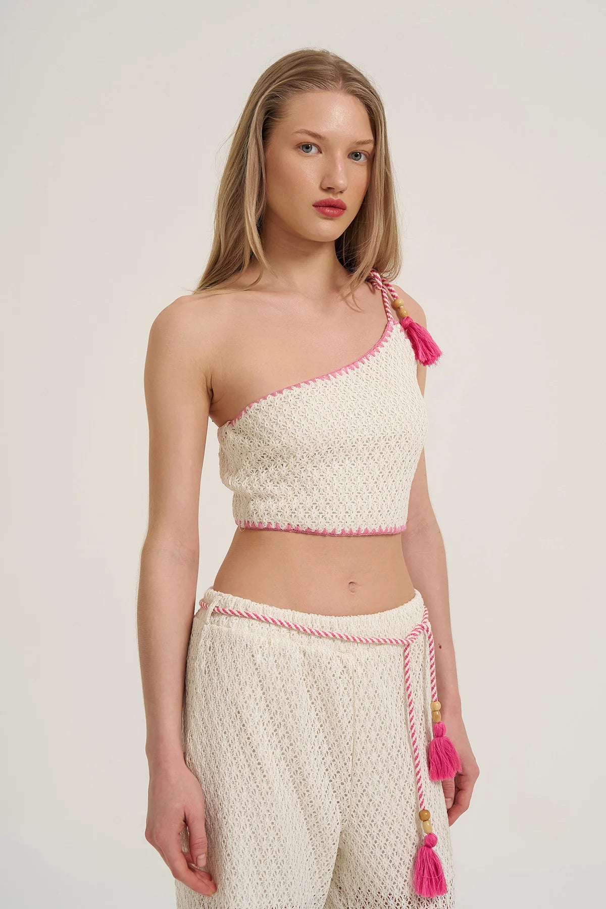LOLA BROEK