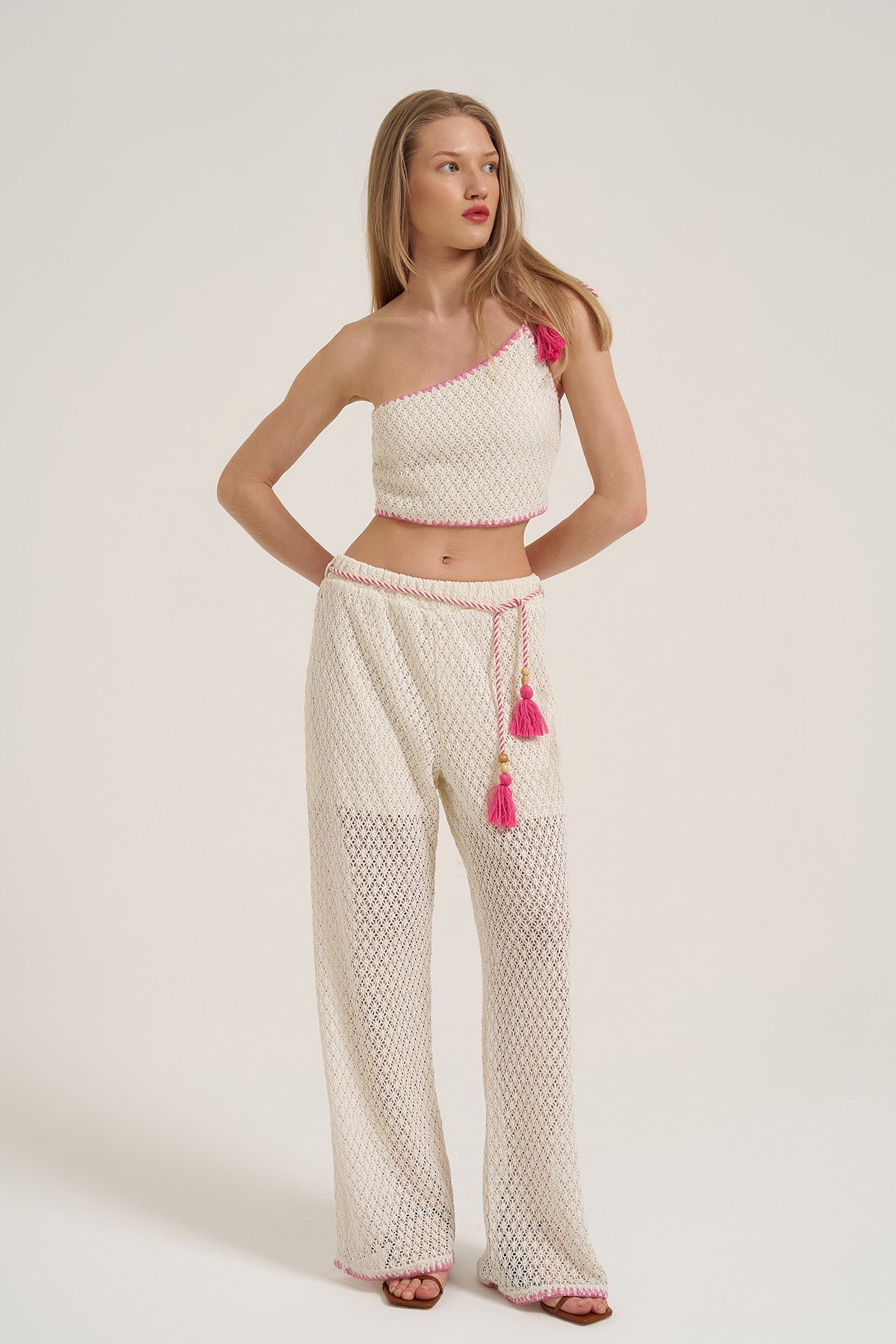 LOLA BROEK