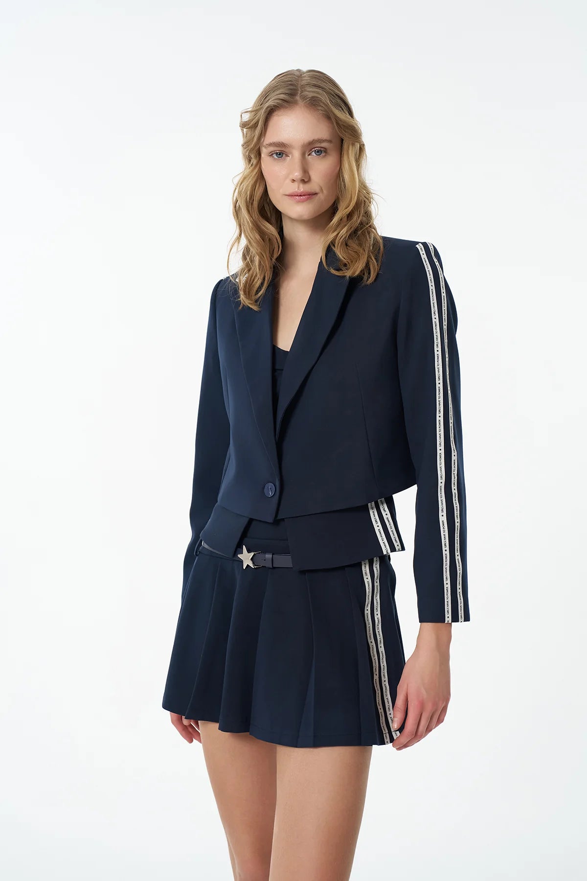 GIRLS HAVE TO POWER KORTE BLAZER