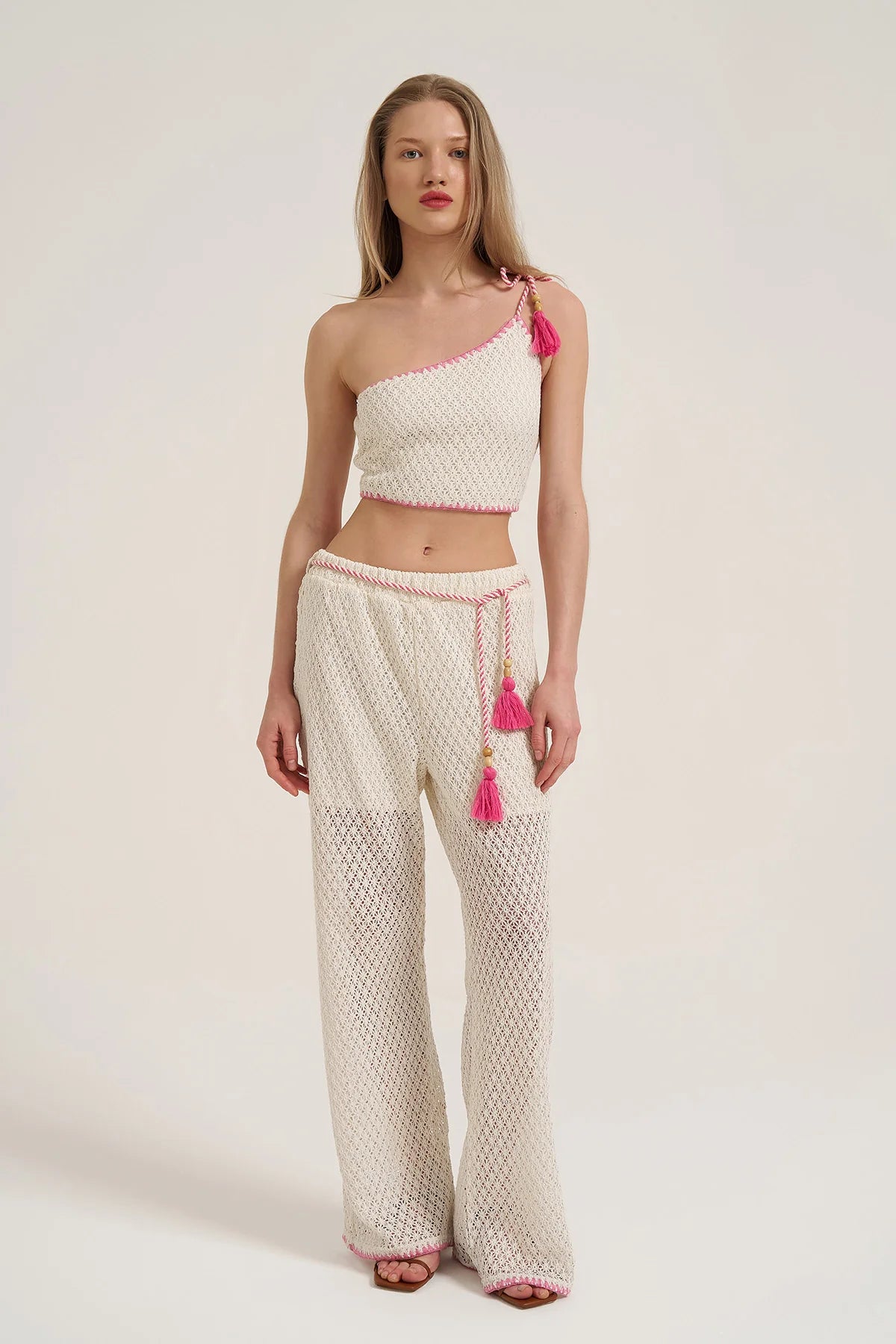 LOLA BROEK