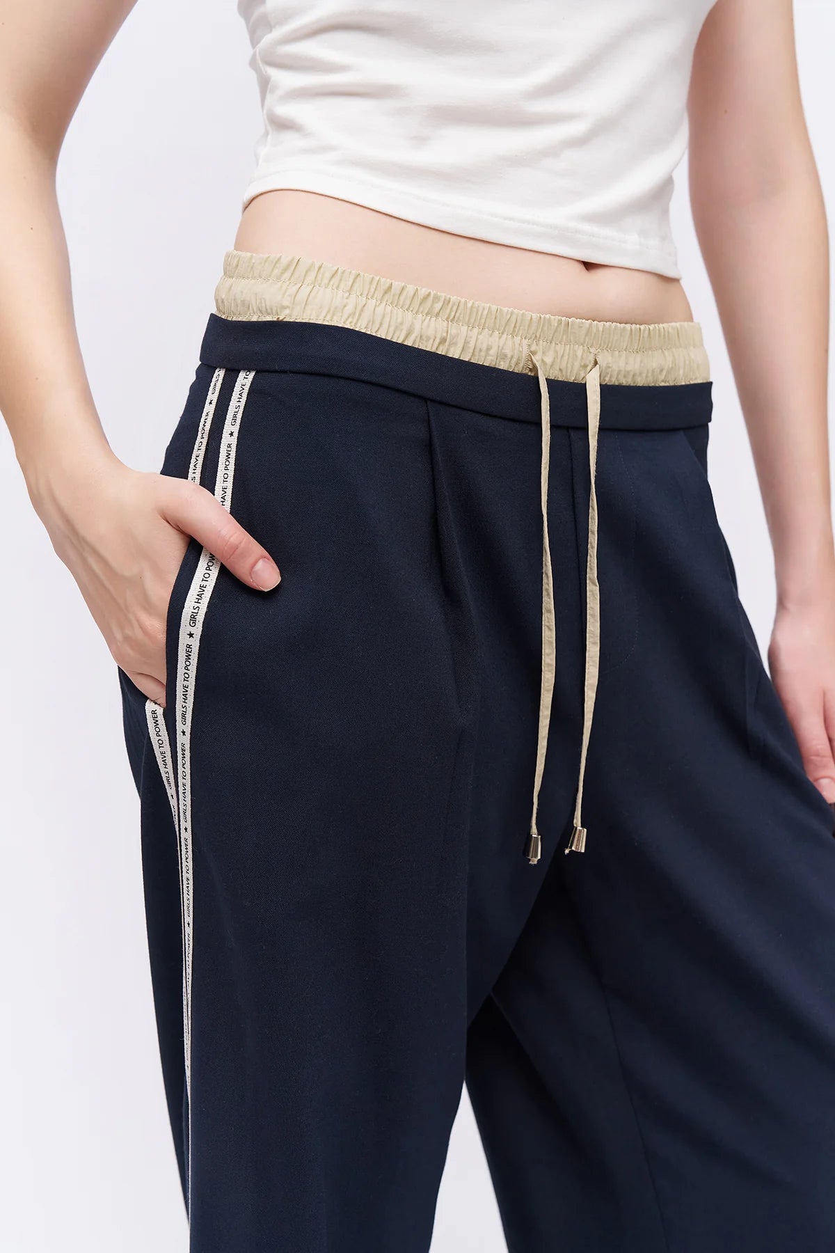 GIRLS HAVE TO POWER BROEK